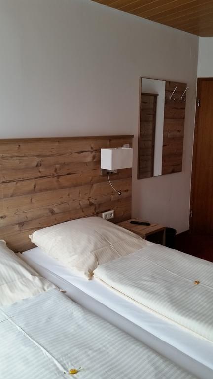 Hotel Alte Krone Tübingen Oda fotoğraf