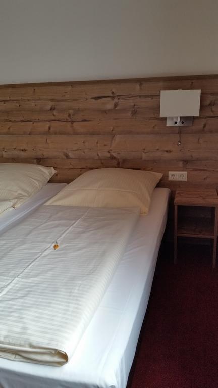Hotel Alte Krone Tübingen Oda fotoğraf