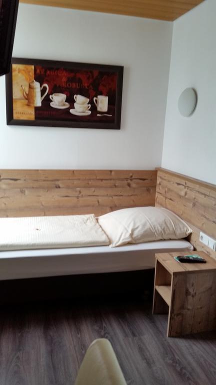 Hotel Alte Krone Tübingen Oda fotoğraf