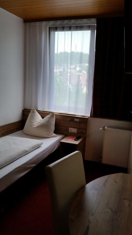Hotel Alte Krone Tübingen Oda fotoğraf