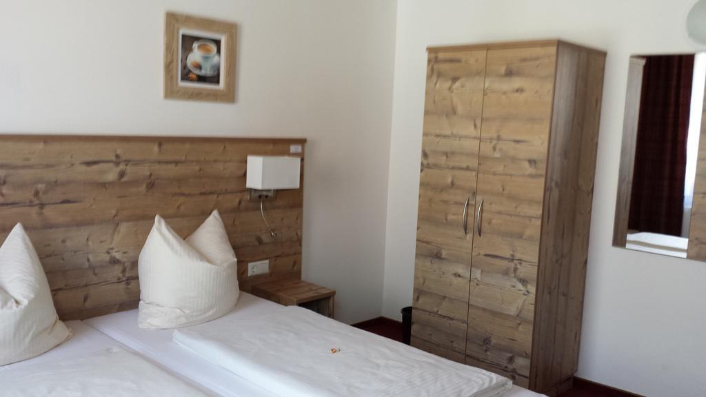 Hotel Alte Krone Tübingen Oda fotoğraf