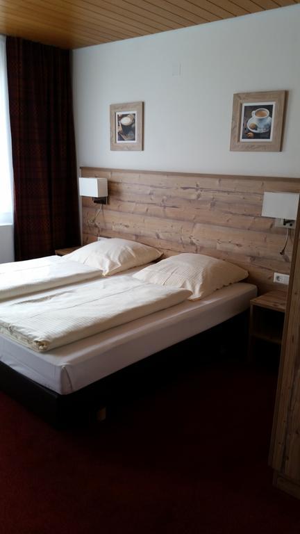 Hotel Alte Krone Tübingen Oda fotoğraf