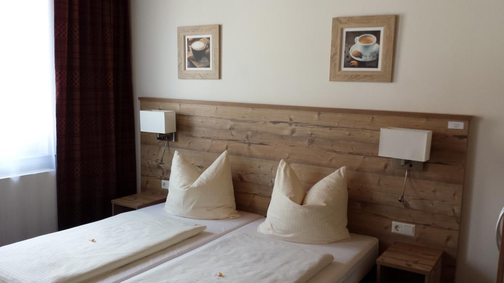 Hotel Alte Krone Tübingen Oda fotoğraf