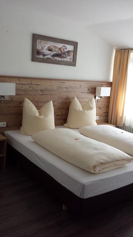 Hotel Alte Krone Tübingen Oda fotoğraf